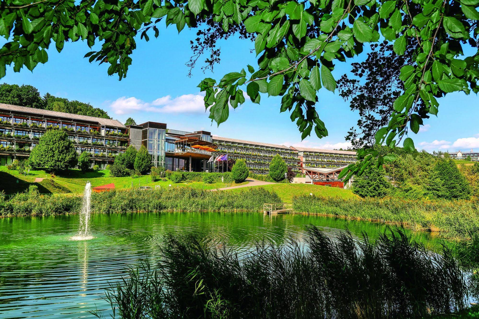 Das Sonnreich - Thermenhotel Loipersdorf ลอยแพร์ดอร์ฟ เบ เฟิร์สเทนเฟลด์ ภายนอก รูปภาพ